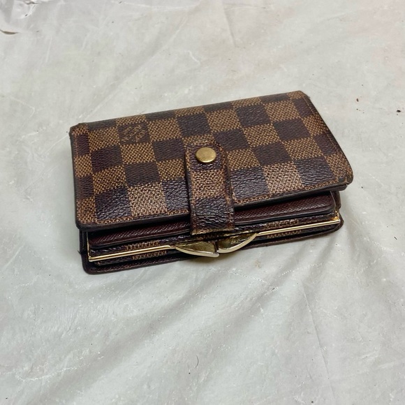 Louis Vuitton Damier Ebene Kisslock Compact Wallet 5in x 4in - Picture 1 of 16